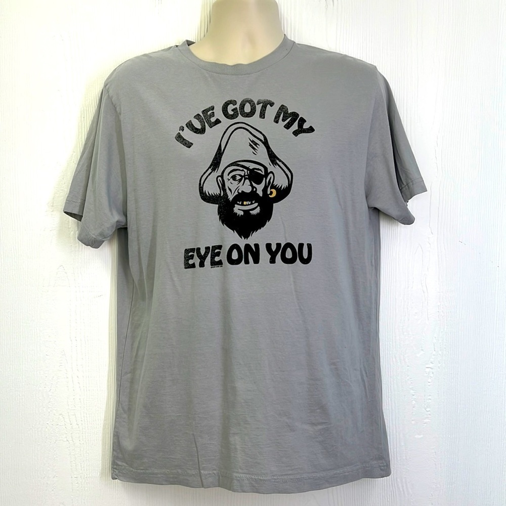Now & Zen - I’ve Got My Eye On You Pirate Graphic Gray Short Sleeve T Shirt XL